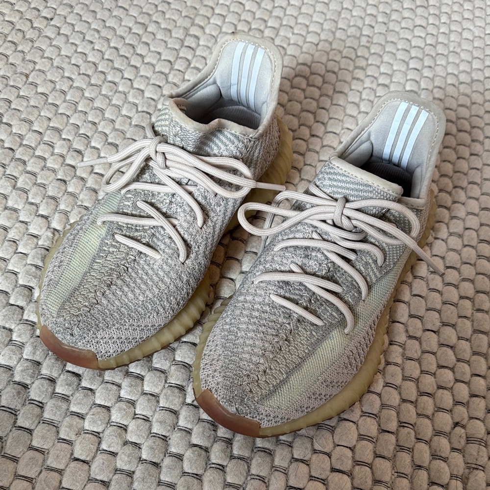 Yeezys size 6.5 men (fits women’s size 7.5) - Picture 3 of 6